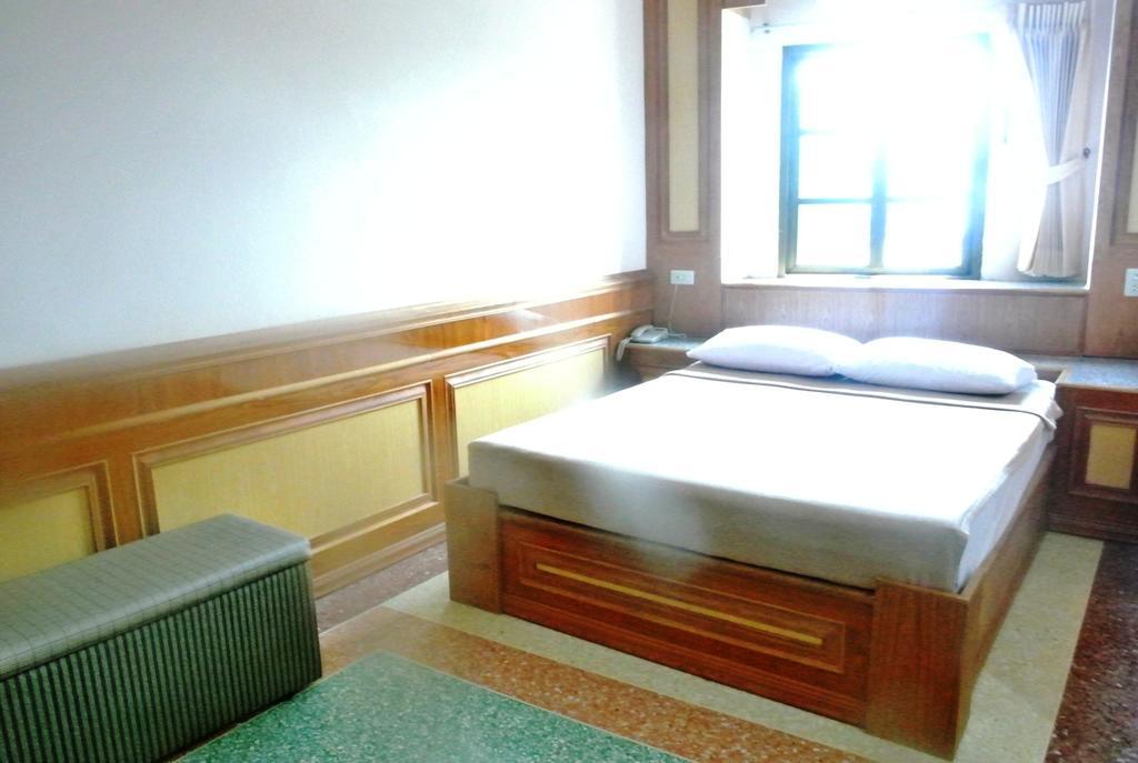 Rose Garden Hotel Ayutthaya Bagian luar foto